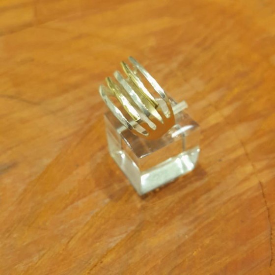 Anillo con Rayas Calado Plata y Oro