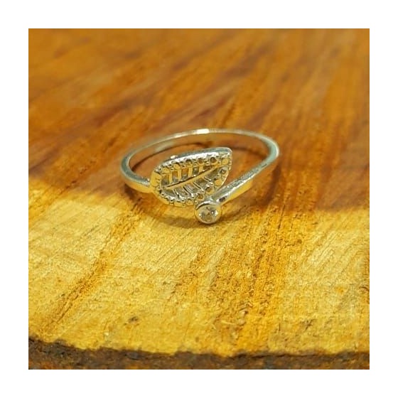 Anillo Hoja con Cubic