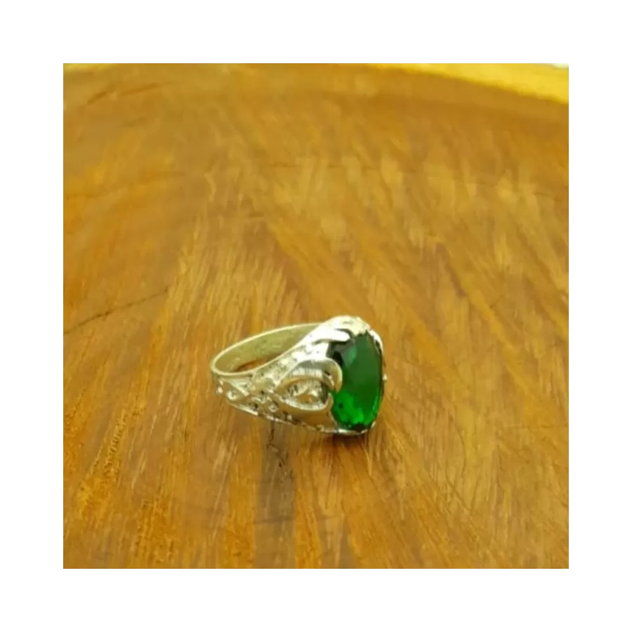 Anillo Labrado con Piedra Oval