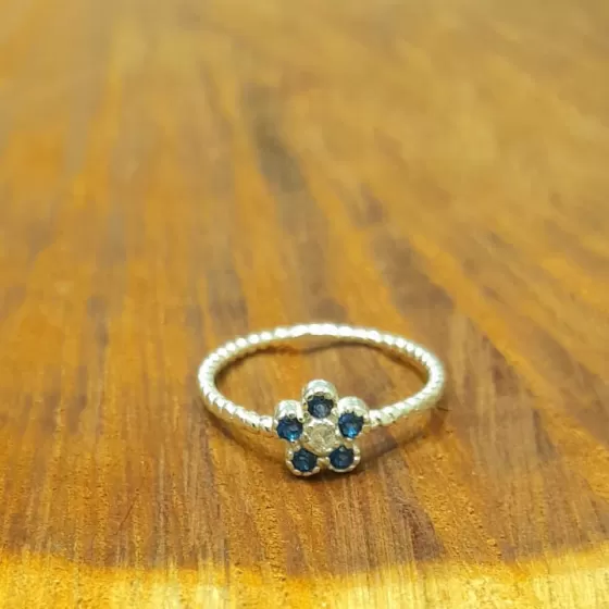 Anillos de Flor con Piedras