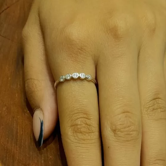 Anillos Cintillo de 5 Piedras